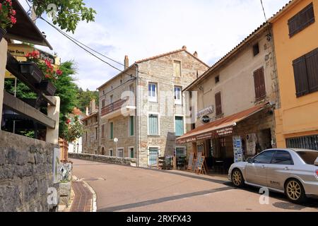 Maggio 27 2023 - eVisa, Isola di Corsica in Francia: Il villaggio di eVisa sulle montagne dell'isola Foto Stock