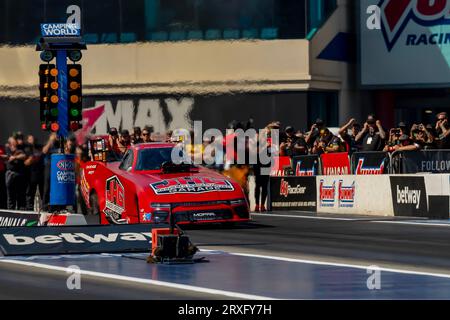 24 settembre 2023, Concord, NC, USA: 24 settembre, 2023 - Concord, NC: il pilota della NHRA Funny Car Series, Matt Hagan, corre durante la Betway Carolina Nationals. (Immagine di credito: © Walter G Arce Sr Grindstone medi/ASP) SOLO USO EDITORIALE! Non per USO commerciale! Foto Stock