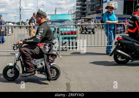 24 settembre 2023, Concord, NC, USA: 24 settembre, 2023 - Concord, NC: il pilota della NHRA Funny Car Series, Matt Hagan, si prepara a correre per i Betway Carolina Nationals. (Immagine di credito: © Walter G Arce Sr Grindstone medi/ASP) SOLO USO EDITORIALE! Non per USO commerciale! Foto Stock