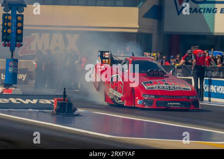 24 settembre 2023, Concord, NC, USA: 24 settembre, 2023 - Concord, NC: il pilota della NHRA Funny Car Series, Matt Hagan, corre durante la Betway Carolina Nationals. (Immagine di credito: © Walter G Arce Sr Grindstone medi/ASP) SOLO USO EDITORIALE! Non per USO commerciale! Foto Stock