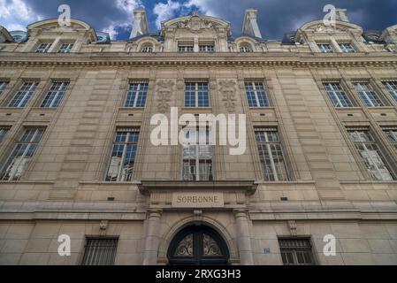 Facciata esterna della Sorbona, la più importante università francese, costruita nel XVII secolo, Parigi, Francia Foto Stock