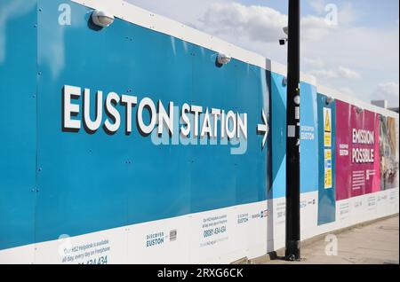 L’estensione HS2 da Old Oak Common al terminal centrale di Euston è incerta, in quanto, insieme alla tratta settentrionale, il governo considera la demolizione o il ritardo del grande progetto infrastrutturale che ha causato una reazione da parte dell’industria e delle imprese, Regno Unito Foto Stock