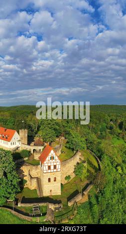 Vista aerea di Koenigsberg in Baviera con vista sul castello di Koenigsberg. Koenigsberg in Baviera, Hassberge, bassa Franconia, Baviera, Germania Foto Stock