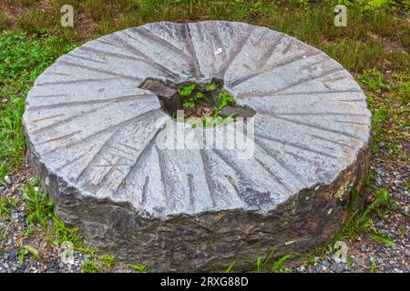 Mingus Mill, sito storico nel Great Smoky Mountains National Park nel North Carolina. Questo mulino a turbina del 1886 macina mais e frumento in farina. Foto Stock