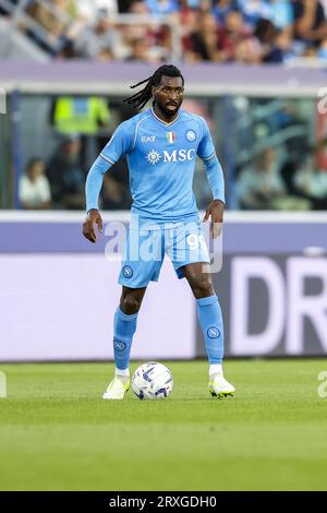 Il centrocampista camerunese Andre Zambo Anguissa controlla la palla durante la partita di serie A tra Bologna FC 1909 vs SSC Napoli allo Stadio Renato dall'Ara Bologna, il 24 settembre 2023. Foto Stock