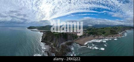 Veduta aerea del comune di Zumaya nei Paesi Baschi, Spagna. Foto Stock