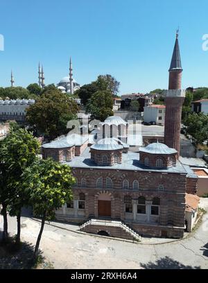 La moschea molla Gurani, situata a Istanbul, in Turchia, è stata costruita come la chiesa di San Theodore nel X secolo. Foto Stock