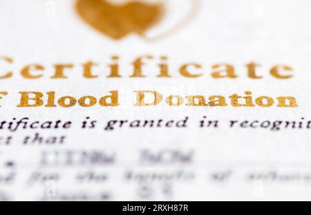 Macro primo piano di un certificato di donazione di sangue. Foto Stock