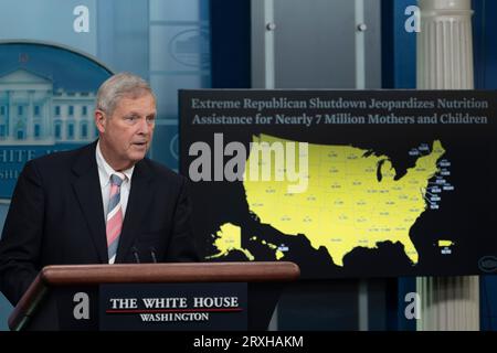 Washington, Vereinigte Staaten. 25 settembre 2023. Il Segretario dell'Agricoltura degli Stati Uniti Tom Vilsack partecipa al briefing giornaliero alla Casa Bianca di Washington, DC, 25 settembre 2023. Crediti: Chris Kleponis/CNP/dpa/Alamy Live News Foto Stock