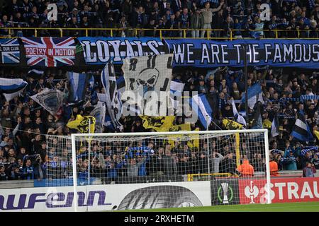 BRUGES - tifosi del Club Brugge durante la partita del gruppo D della UEFA Conference League tra il Club Brugge e Besiktas JK allo Stadio Jan Breydel il 21 settembre 2023 a Bruges, Belgio. ANP | Hollandse Hoogte | GERRIT VAN COLOGNE Foto Stock