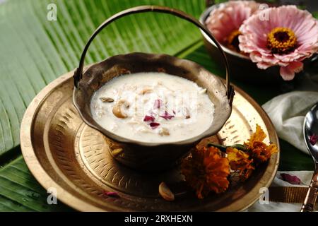 Semiya kheer o vermicelli pudding- Payasam , cibo da festival indiano, focus selettivo Foto Stock
