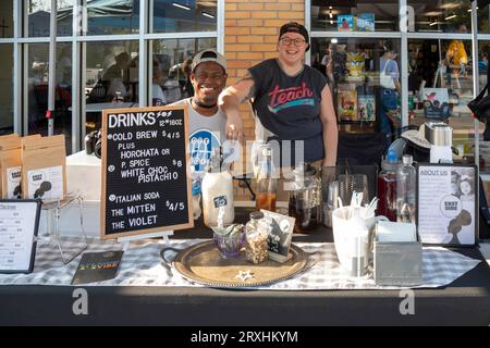 Detroit, Michigan - l'East Warren Fest presentava cibo, musica e artigianato nella ricostruzione dell'East English Village e dei quartieri di Morningside. Foto Stock