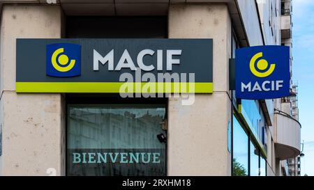 Firma e logo di un'agenzia MACIF. MACIF è una società di mutua assicurazione francese con sede a Niort, in Francia Foto Stock