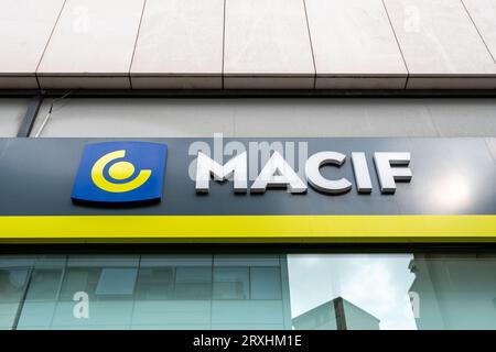 Firma e logo di un'agenzia MACIF. MACIF è una società di mutua assicurazione francese con sede a Niort, in Francia Foto Stock