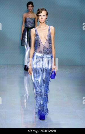 Milano, Italien. 24 settembre 2023. GIORGIO ARMANI sfilata Primavera/Estate 2024 durante la settimana della moda di Milano il 2023 settembre - Milano; Italia 24/09/2023 crediti: dpa/Alamy Live News Foto Stock