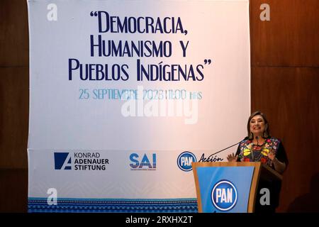 Città del Messico, Messico. 25 settembre 2023. Senatore e candidato presidenziale per il fronte allargato per il Messico, Xochitl Galvez alla presentazione della serie "democrazia, Umanesimo e popoli indigeni", presso il Comitato Esecutivo nazionale del Partito d'azione nazionale di città del Messico. Il 25 settembre 2023 a città del Messico, Messico (immagine di credito: © Luis Barron/eyepix via ZUMA Press Wire) SOLO PER USO EDITORIALE! Non per USO commerciale! Foto Stock