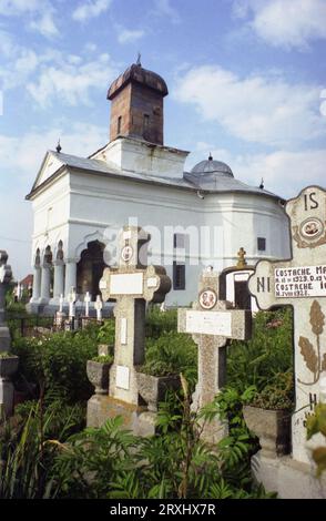 Sitaru, Contea di Ialomita, Romania, circa 2000. Esterno della chiesa cristiana ortodossa del XVIII secolo nel villaggio di Sitaru (ex Grecii de Mijloc). Foto Stock