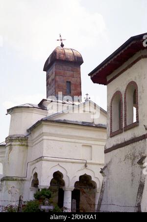 Sitaru, Contea di Ialomita, Romania, circa 2000. Esterno della chiesa cristiana ortodossa del XVIII secolo nel villaggio di Sitaru (ex Grecii de Mijloc). Foto Stock