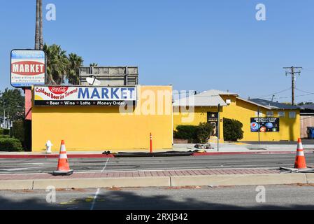 SANTA ANA, CALIFORNIA - 23 SETTEMBRE 2023: Geralds Quick Stop Market in S. Main Street. Foto Stock