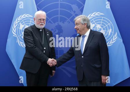 Nazioni Unite, New York, USA, 25 settembre 2023 - il Segretario generale Antonio Guterres incontra l'Arcivescovo Paul Richard Gallagher, Segretario per le relazioni con gli Stati della Santa sede oggi presso la sede delle Nazioni Unite a New York. Foto: Giada Papini Rampelotto/EuropaNewswire Foto Stock