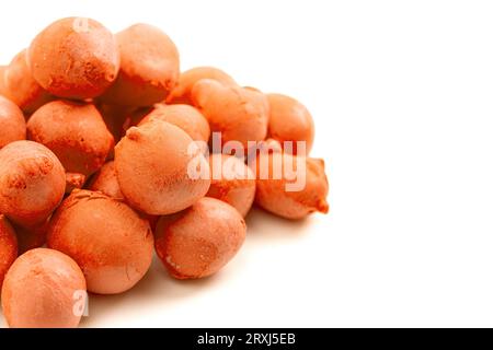 Taffy di acqua salata liofilizzata arancione su sfondo bianco Foto Stock