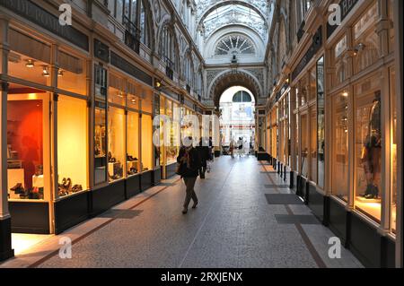 FRANCIA. LOIRE ATLANTIQUE (44) NANTES. PASSAGE POMMERAYE È UNA GALLERIA DI NEGOZI ISPIRATA ALL'ART DÉCO RISALENTE AL 1843. È OPERA DI LOUIS POMMERAYE, Foto Stock