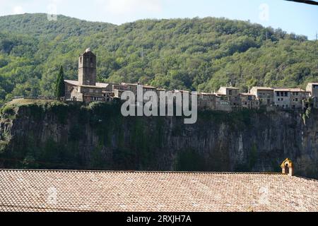 Veduta di Castelfolit de la Roca, Girona, Spagna Foto Stock