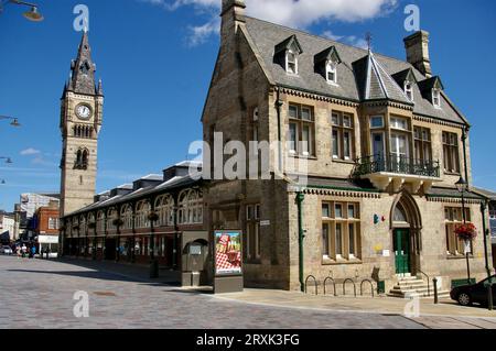 Darlington Market Hall e Clock Tower a West Row. Darlington, Inghilterra, Foto Stock