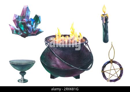 Elementi magici acquerelli, calderone delle streghe, candela, simbolo pentagramma e cristallo. Illustrazione dipinta a mano di Caldron con il fuoco per la clip art di Halloween Foto Stock