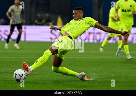 Ruan Tressoldi di US Sassuolo calcio in azione durante la partita di serie A tra US Sassuolo e Juventus FC allo stadio città del Tricolore di Reggio Emilia (Italia), 23 settembre 2023. Foto Stock