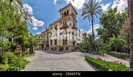 Esterno dell'Hotel Alfonso XIII in estate, Siviglia, Andalusia, Spagna Foto Stock