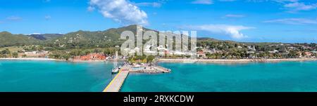 Vista panoramica dello skyline di Saint Croix Frederiksted nelle Isole Vergini americane in vacanza ai Caraibi. Foto Stock