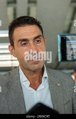 Il generale dell'esercito italiano Roberto Vannacci parla alla stampa durante la presentazione della seconda edizione del suo controverso libro ''il mondo al contrario''. (Foto di Vincenzo Nuzzolese/NurPhoto) Foto Stock