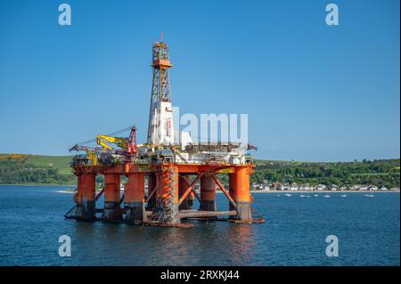 Piattaforma petrolifera Transocean leader a Invergordon in cielo limpido Foto Stock
