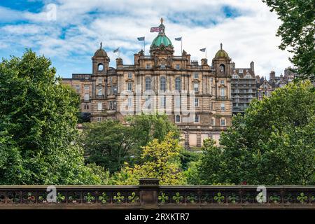 Edifici monumentali nel centro storico di Edimburgo, Scozia, Regno Unito Foto Stock