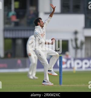 Canterbury, Inghilterra. 26 settembre 2023. Yuzvendra Chahal del Kent e dell'India bocce durante il match LV=Insurance County Championship tra Kent e Lancashire. Kyle Andrews/Alamy Live News Foto Stock