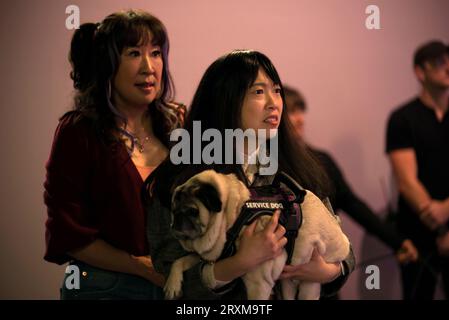 Quiz Lady Sandra Oh, Awkwafina e Pug Dog Foto Stock