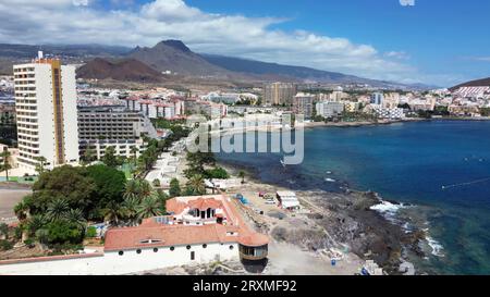 Vista dei droni di molti hotel sull'Isola delle Canarie di Tenerife Foto Stock