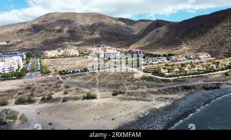 Vista dei droni di molti hotel sull'Isola delle Canarie di Tenerife Foto Stock