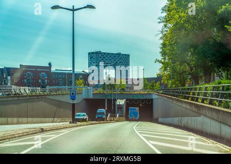 Amsterdam, Paesi Bassi - 20 luglio 2023: Il tunnel Spaarndammer è lungo 800 metri, di cui 470 metri è coperto. Foto Stock