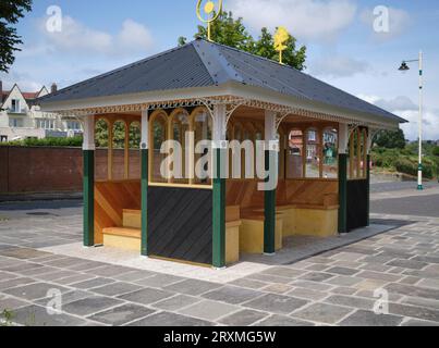 Public Shelter Cliff Hill Top Walk Penarth, Galles del Sud, Regno Unito Foto Stock