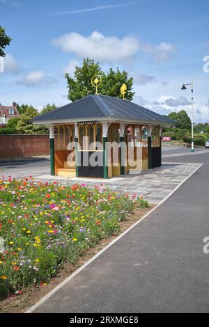 Public Shelter Cliff Hill Top Walk Penarth, Galles del Sud, Regno Unito Foto Stock