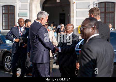 Vienna, Austria. 26 settembre 2023. Il cancelliere austriaco Karl Nehammer dà il benvenuto al presidente del Ghana, Akufo-Addo a Vienna ©Andreas Stroh / Alamy Live News Foto Stock