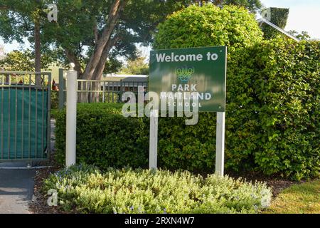 Orlando, Florida, Stati Uniti. 26 settembre 2023. Vista esterna della Park Maitland School nella contea di Broward dopo che il governatore Ron DeSantis ha definito "legami diretti con il Partito Comunista Cinese" a Orlando, Florida, il 26 settembre 2023. Crediti: Dee CEE Carter/Media Punch/Alamy Live News Foto Stock