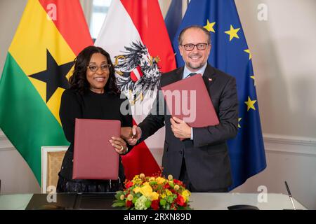 Vienna, Austria. 26 settembre 2023. Il cancelliere austriaco Karl Nehammer incontra il presidente del Ghana Akufo-Addo per rafforzare le relazioni in materia di sicurezza e difesa, i ministri degli Esteri Alexander Schallenberg e Shirley Ayorkor Botchwey firmano un accordo ©Andreas Stroh / Alamy Live News Foto Stock