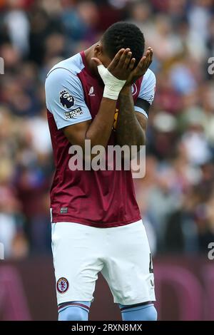 L'Ezri Konsa dell'Aston Villa reagisce durante la partita di Premier League a Villa Park, Birmingham. Data immagine: Sabato 16 settembre 2023. Foto Stock