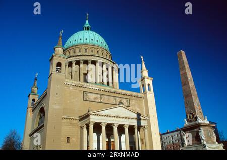 Nikolai, /, architetto Friedrich Schinkel, e Obelisk, Potsdam, Brandeburgo, Germania, la chiesa di Nikolai, l'architetto Friedrich Schinkel, e. Foto Stock