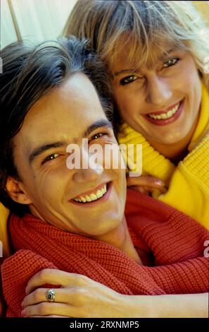 Giovane coppia, sorriso, uomo e donna, felice, primo piano Foto Stock