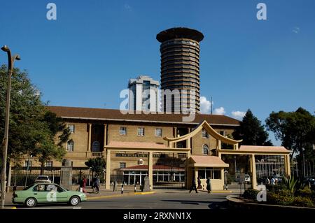 Tribunali legali di Nairobi e il grattacielo Kenyatta Conference Centre, Nairobi, Kenya Foto Stock