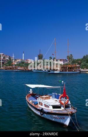 Barche da pesca nel porto di Alanya, Riviera turca, Turchia Foto Stock